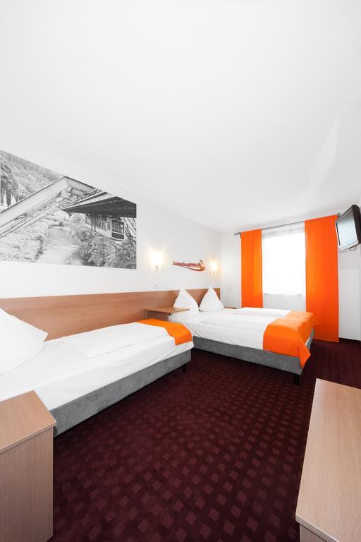 Mcdreams Hotel Wuppertal City Room photo